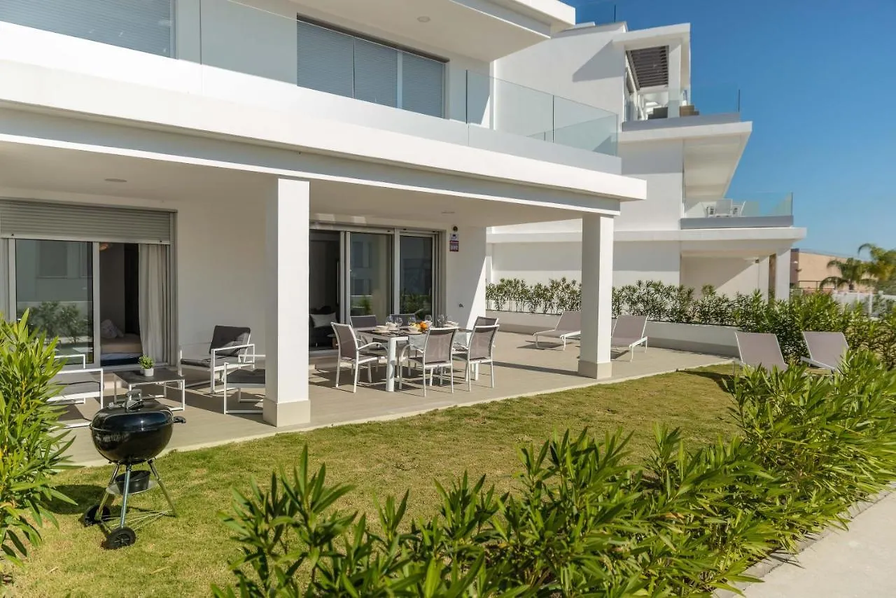 Vacation Marbella I Le Mirage Retreat, New Condo, Pool Εστεπόνα