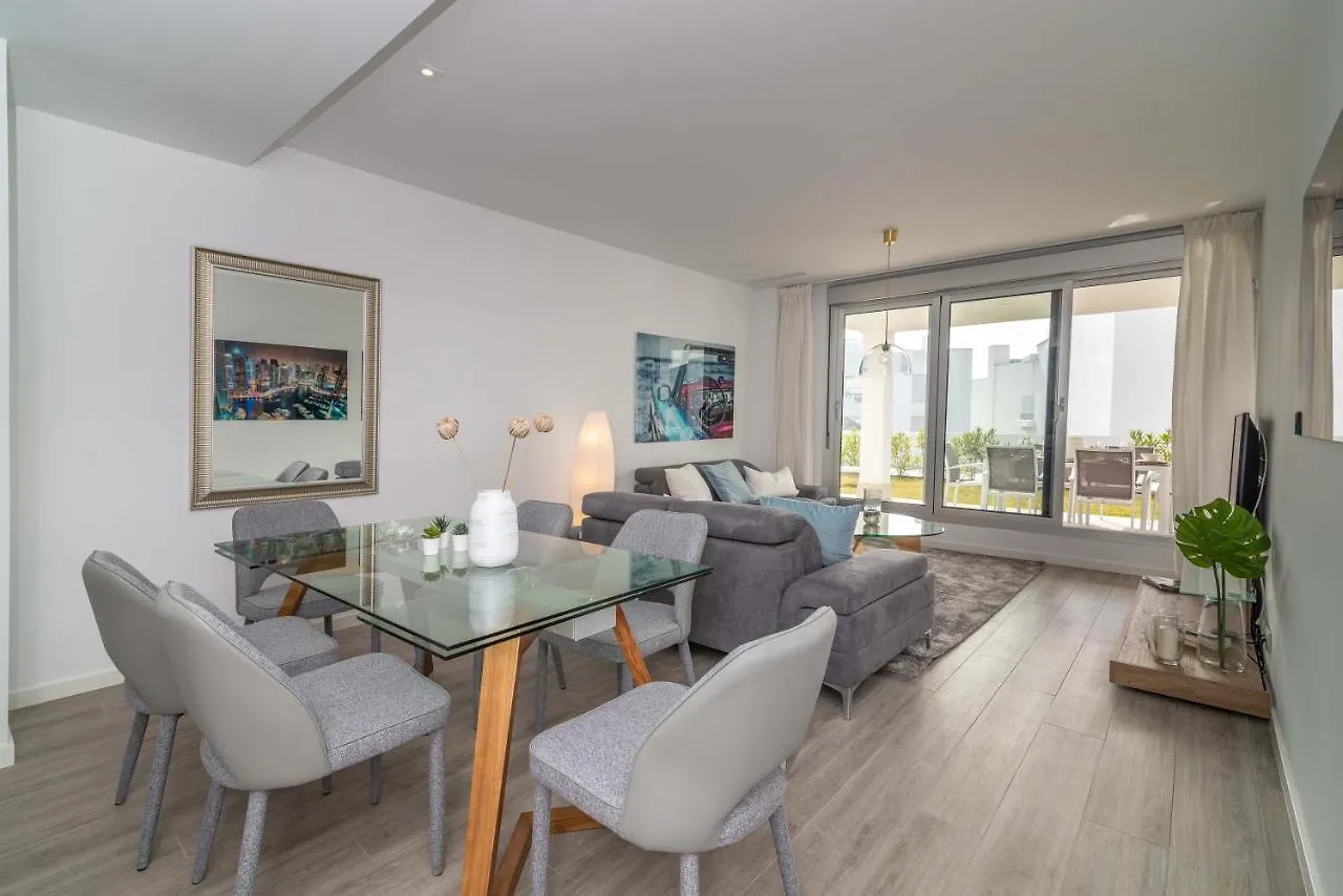 Vacation Marbella I Le Mirage Retreat, New Condo, Pool Estepona